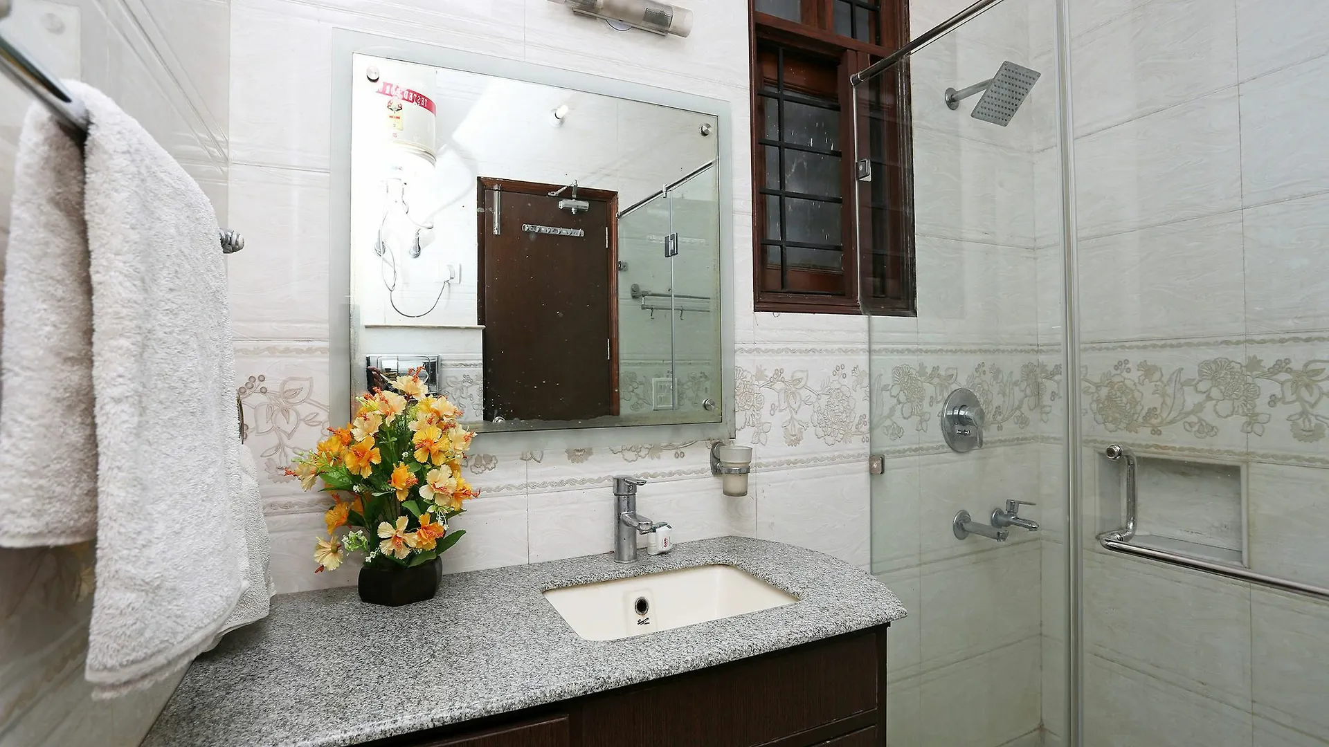 Oyo 306 Hotel Staayy Inn 구르가온