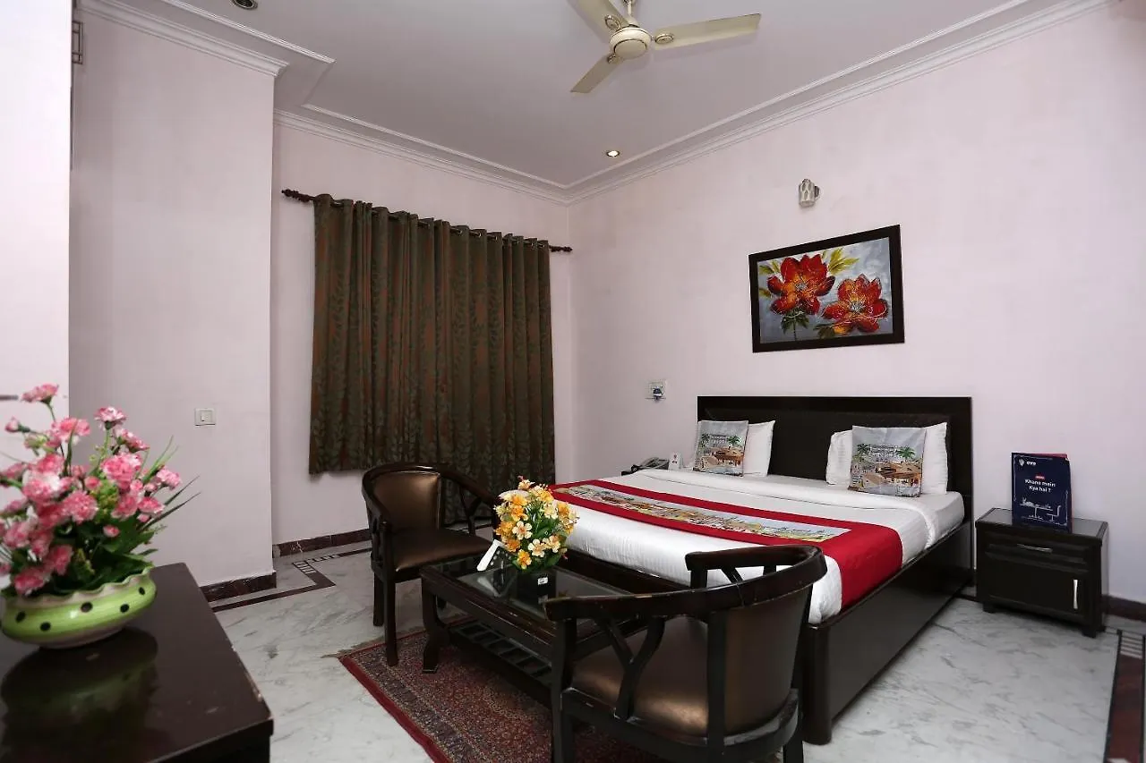 Oyo 306 Hotel Staayy Inn 구르가온